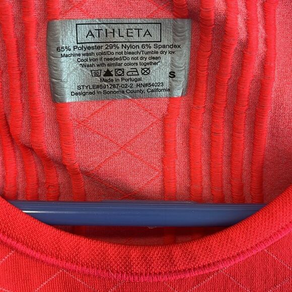 EXCELLENT CONDITION WOMEN’S COLORFUL SMALL REFLECTIVE ATHLETA TECH TOP - Picture 5 of 9